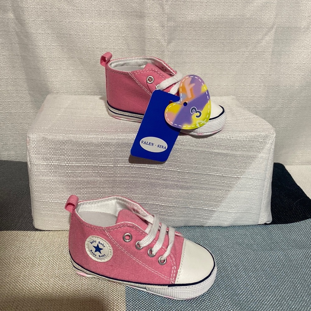 Pink size 3 baby shoe
